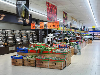 600 ezer forintos kezdő bér, milliós fizetések: így fizet most a Lidl