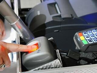 Biometrikus bankkártya