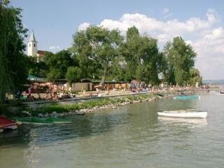 Hol, mennyi a strandbelépő a Balatonnál?