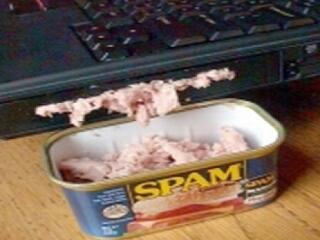 712 dollár munkatársanként a spamirtás