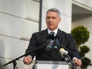 Lázár János hatalmas öngólja, a betiltott vonatinfó helyére egyre újabb verziók születnek