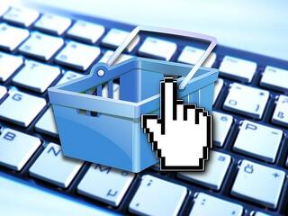 Az online vásárlás is húzza a kiskereskedelmi forgalmat
