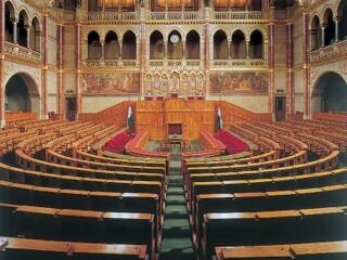 Újévi kérdés: Hány képviselő gyűjtögeti majd idén számláit?