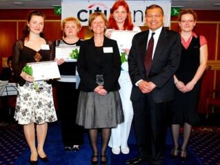 Három magyar cég kapott tízezer dollárt