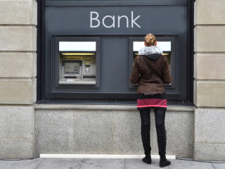 Gigászi nyereség és fiókbezárások - ilyen évet zártak a bankok