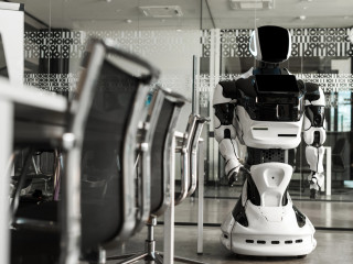 Kína lerohanta a humanoidrobot-piacot