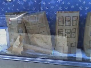 Papírba csomagolt bevásárlóközpont