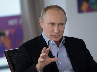 Putyin a focilázra időzíti a kellemetlen bejelentéseket