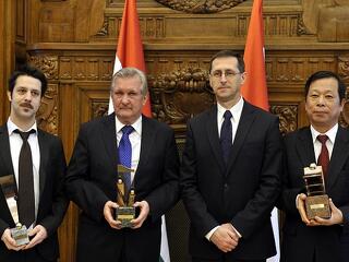 Varga díjazta a Hankook-ot