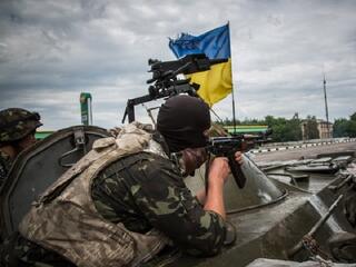 Hatalmas fegyverarzenált kaphat Ukrajna