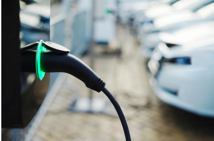 Európa egyre jobban felkészül az elektromos autózásra (Fotó: Depositphotos)