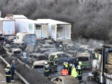 A balesetben öt kamion és 37 autó ütközött össze (Fotó: MTI/Lakatos Péter)