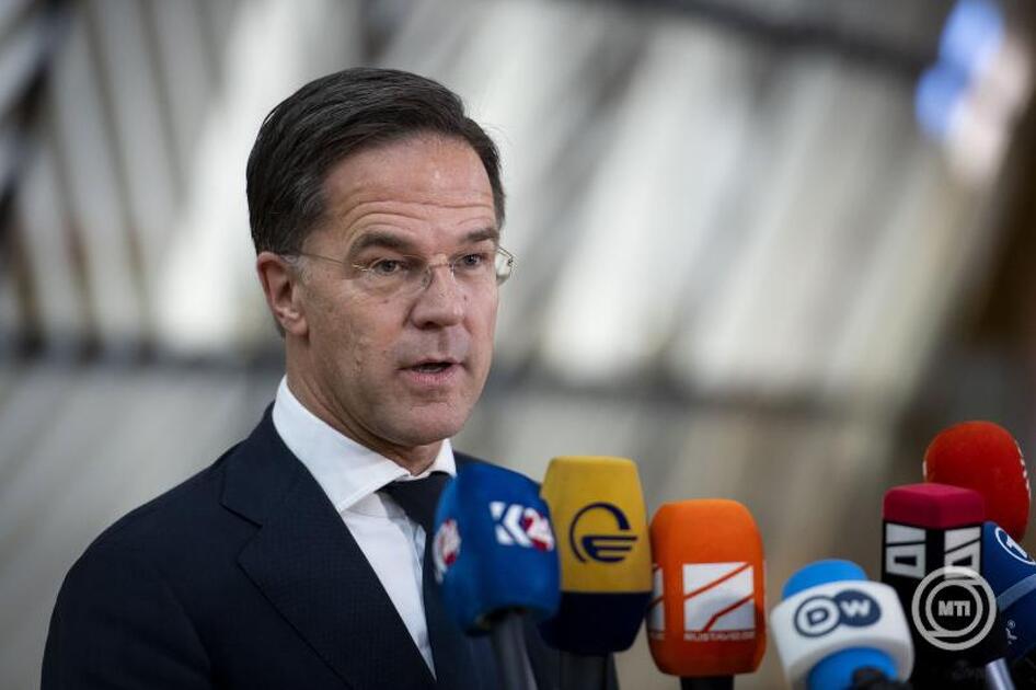 Mark Rutte NATO-főtitkár nyilatkozik az európai uniós tagállamok védelmi minisztereinek tanácskozása előtt Brüsszelben
