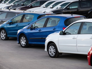 Új autó helyett régi benzines: lassú a magyar autópark megújulása
