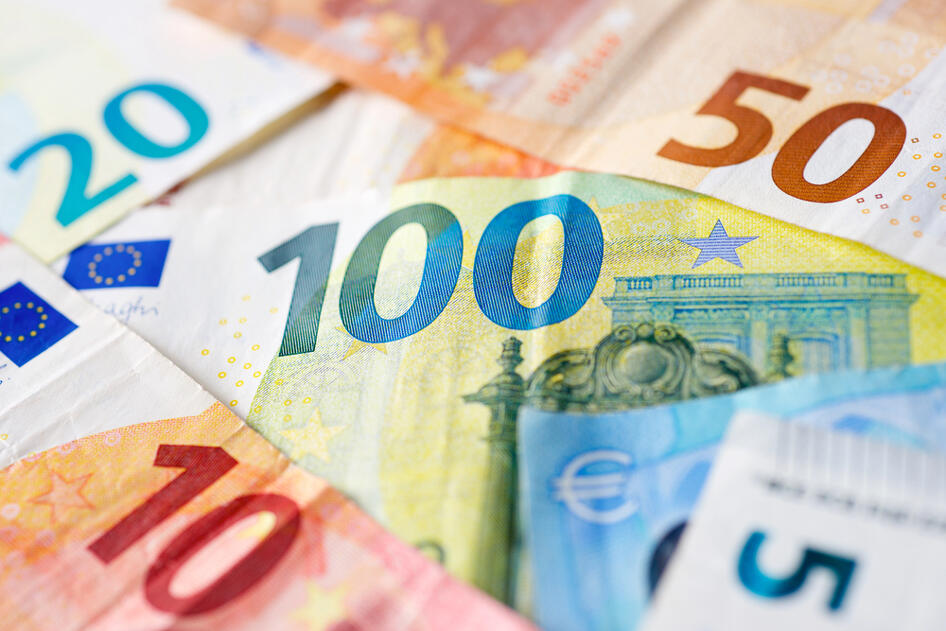 Nem pörög az euró a boltokban