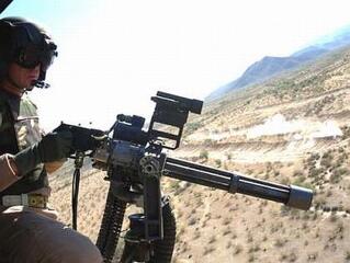 Folytatódó légitámadások, Kadhafi fenyeget