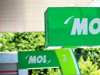 A Mol elárulta, mennyit buknak a nagykereskedelmi benzinárstop miatt