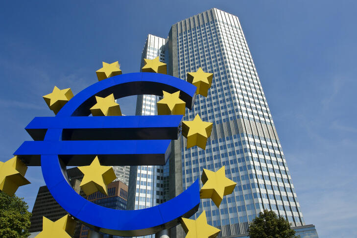 Újra szépen csillog az euró