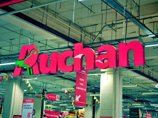 Targoncásként 700 ezer forintot lehet keresni az Auchanban 