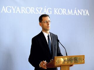 Rendeletekkel gyorsítja a kasszacserét Varga