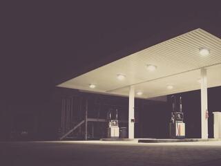 Az adócsökkentés kormánya még az adót is megadóztatja a kis benzinkutaknál