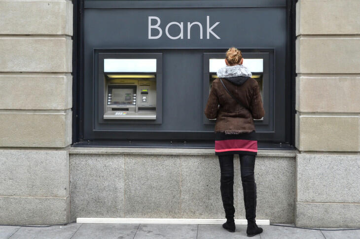 Sok bankszámlás megúszta a drasztikus áremelést