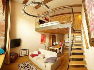 Hogyan lehet okosan kihasználni a magas belmagasságú lakásokat?