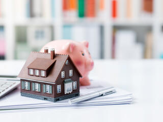 Brutális tempóban viszik a lakáshiteleket