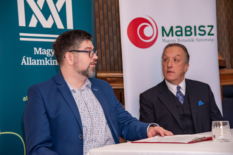 Gáspár András, a Klasszis Média lapigazgatója és Jeney Attila a zsűriben. Ők is drukkolnak a versenyzőknek