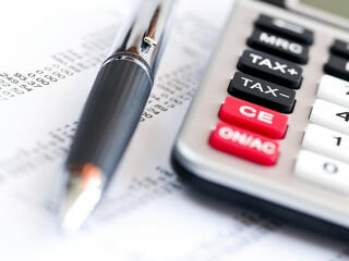 Kata-változások: mikor és ki fizeti a 40 százalékos adót? Fontos kérdéseket tisztáz a NAV