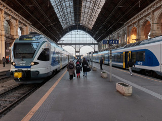 Béremelés és extra juttatások: ennyivel nő a MÁV-osok fizetése 