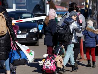 Szijjártó Péter: ukrajnai menekültek igen, migránsok továbbra sem jöhetnek