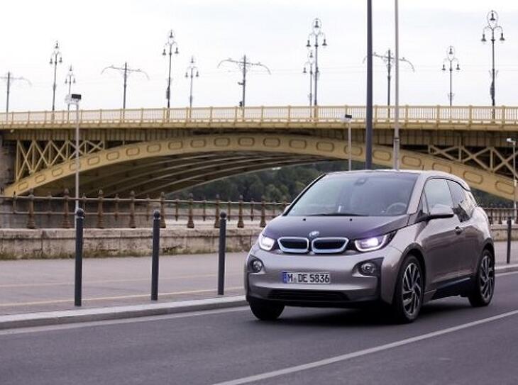 Az elektromos változatok fordíthatják meg a rossz trendet (Fotó: BMW)