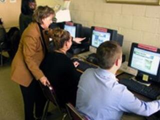 4,8 milliárdból képeztek 27600 magyart