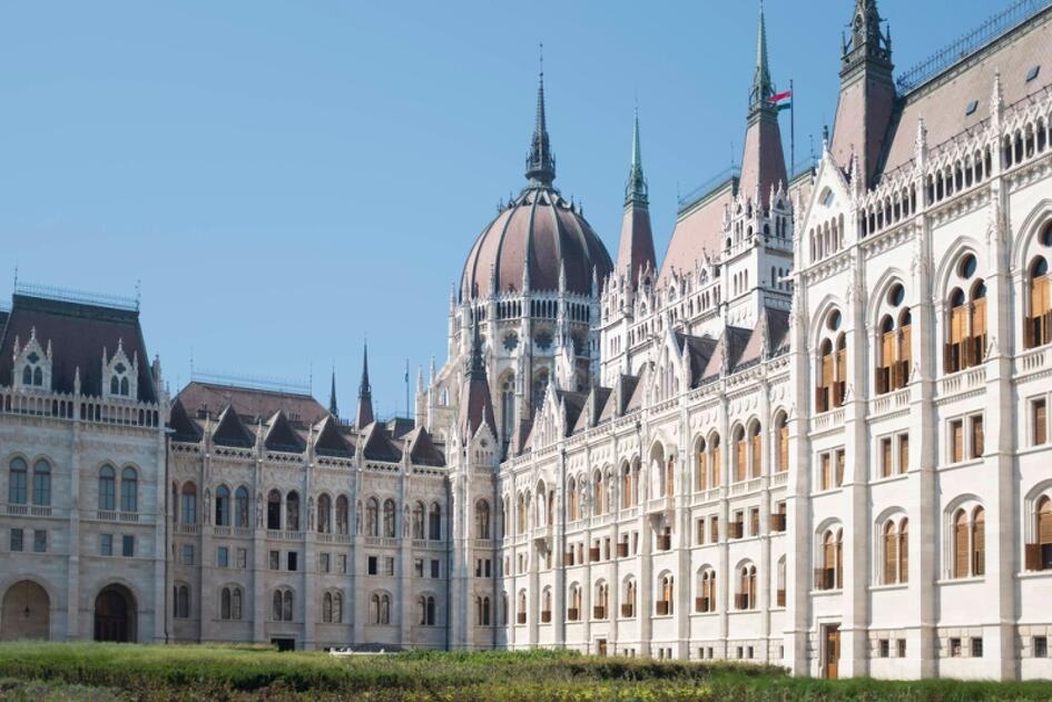 Alapjaiban újul meg az Országgyűlés összetétele
