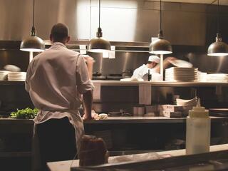 Elképesztő szabállyal nehezítették meg a vendéglátósok életét