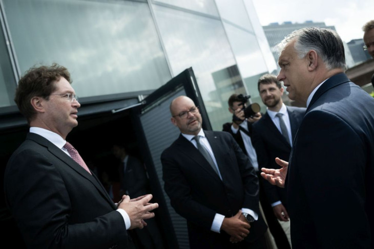 Orbán Viktor miniszterelnök találkozója Ola Källenius vezérigazgatóval, a cég igazgatótanácsának elnökével (b) a Mercedes-Benz Group AG stuttgarti székhelyén 