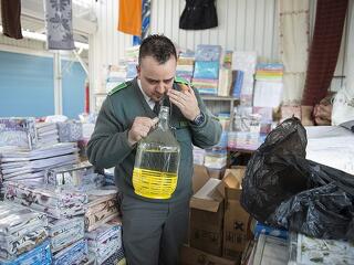 Külföldi árusokra csaptak le a Nagybani Piacnál – álfalat is bevetettek