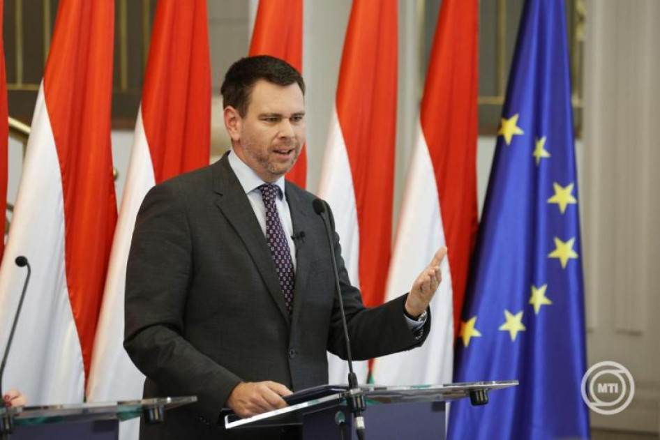 Vitézy Dávid közlekedési és beruházási miniszter a Miniszterelnökségen tartott kormányszóvivői sajtótájékoztatón