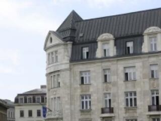 Keresztbetesznek a PM-nek?