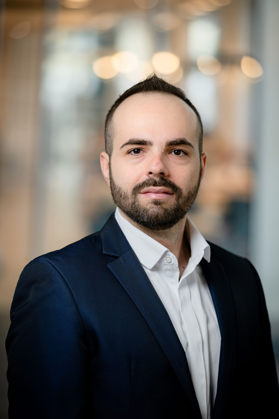 Dr. Barta Gergő, a Deloitte szenior menedzsere és vezető AI szakértője szerint a szervezetek számos kihívással szembesülnek