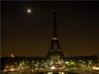 Lekapcsolták az Eiffel-tornyot