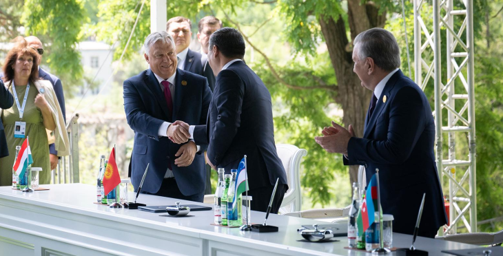 Orbán Viktor a Türk Tanácsban paroláz