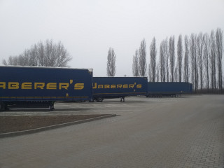 Fiatalít és bővít a Waberer’s