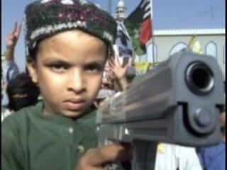 Fegyvert kapnak, hogy jobban tanuljanak