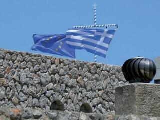 Görög bajok húzzák le az eurót