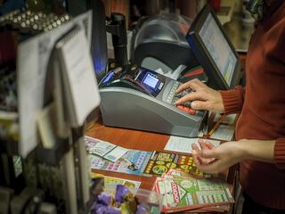 Taxisok, tisztítók, pénzváltók készülhetnek az online kasszára