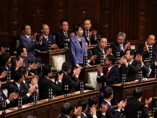 Megvan Japán első női kormányfője, kemény jobbra át