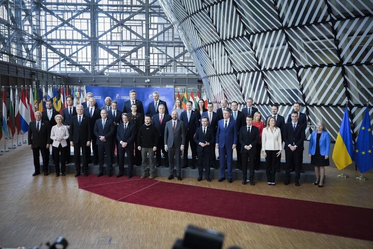 Az európai uniós tagországok állam- és kormányfői 2023. február 9-én (Fotó: MTI/Miniszterelnöki Sajtóiroda)