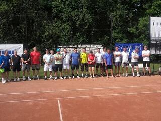 Népes mezőny a Manager Open tordasi versenyén